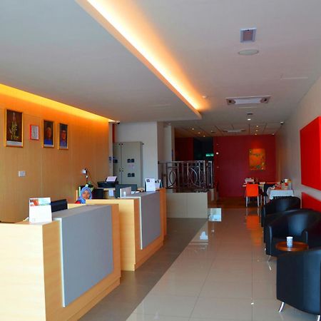 Hotel Jeti Tg Gemok Padang Endau Buitenkant foto