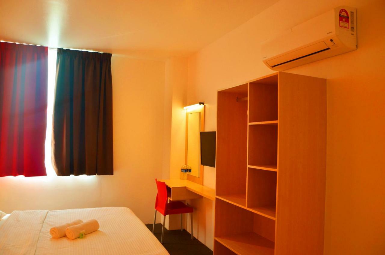 Hotel Jeti Tg Gemok Padang Endau Buitenkant foto