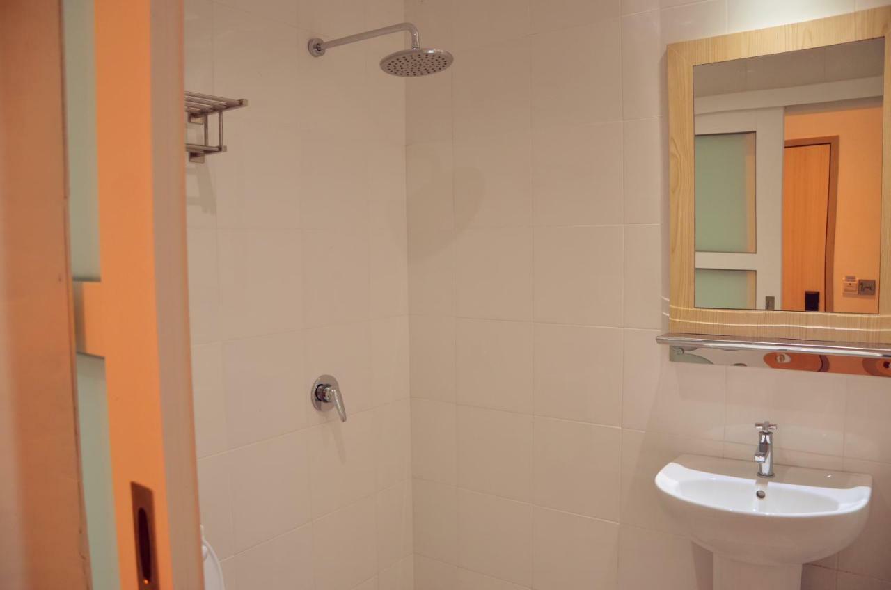 Hotel Jeti Tg Gemok Padang Endau Buitenkant foto